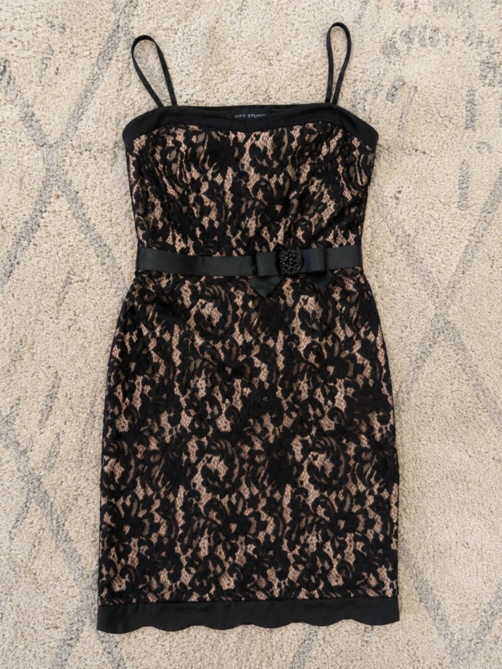 City Studio Black Nude Floral Lace Bow Bodycon Dress Size 3 NWT - Picture 4 of 6